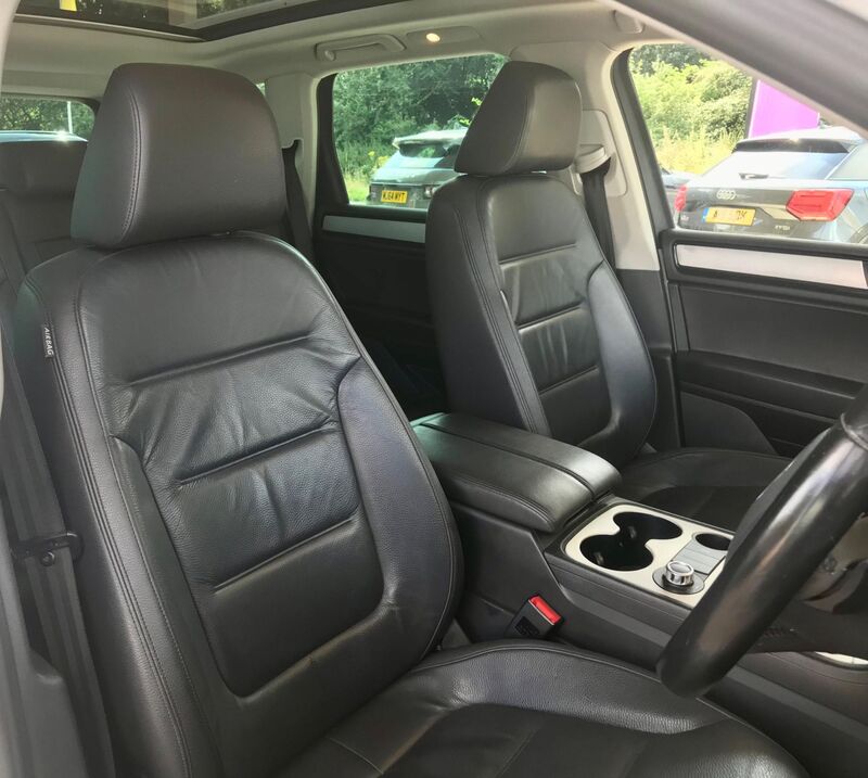 VOLKSWAGEN TOUAREG
