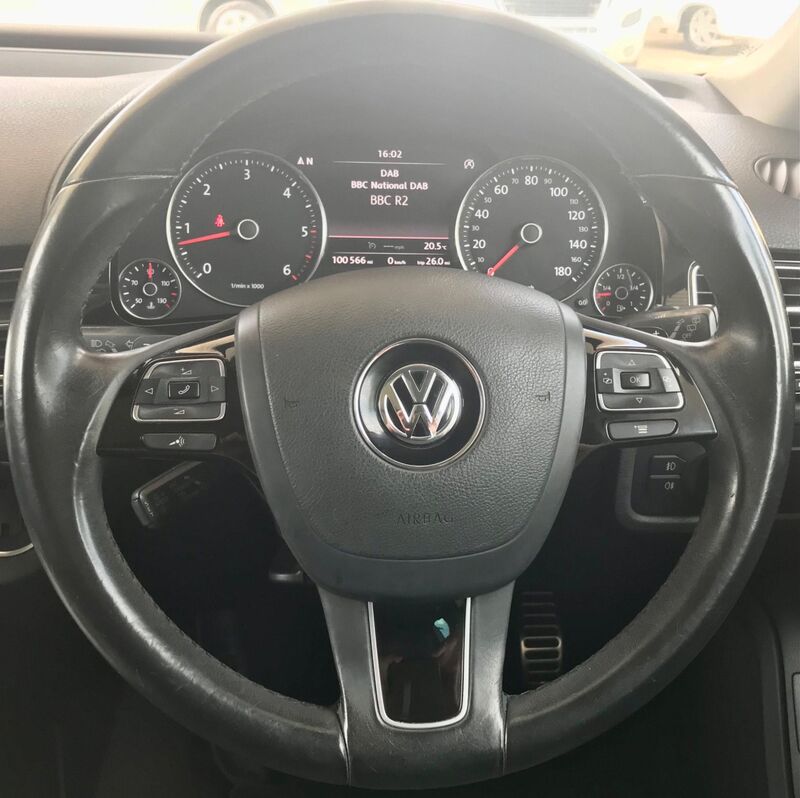VOLKSWAGEN TOUAREG