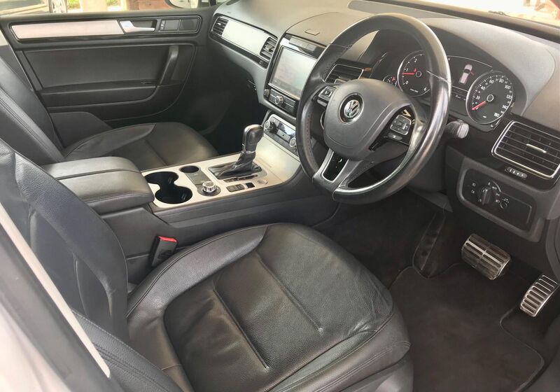 VOLKSWAGEN TOUAREG