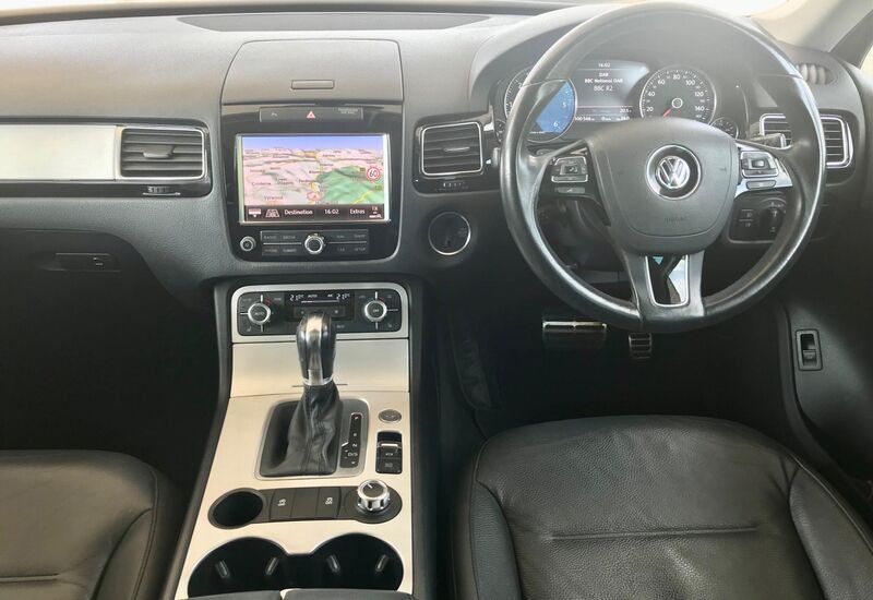 VOLKSWAGEN TOUAREG