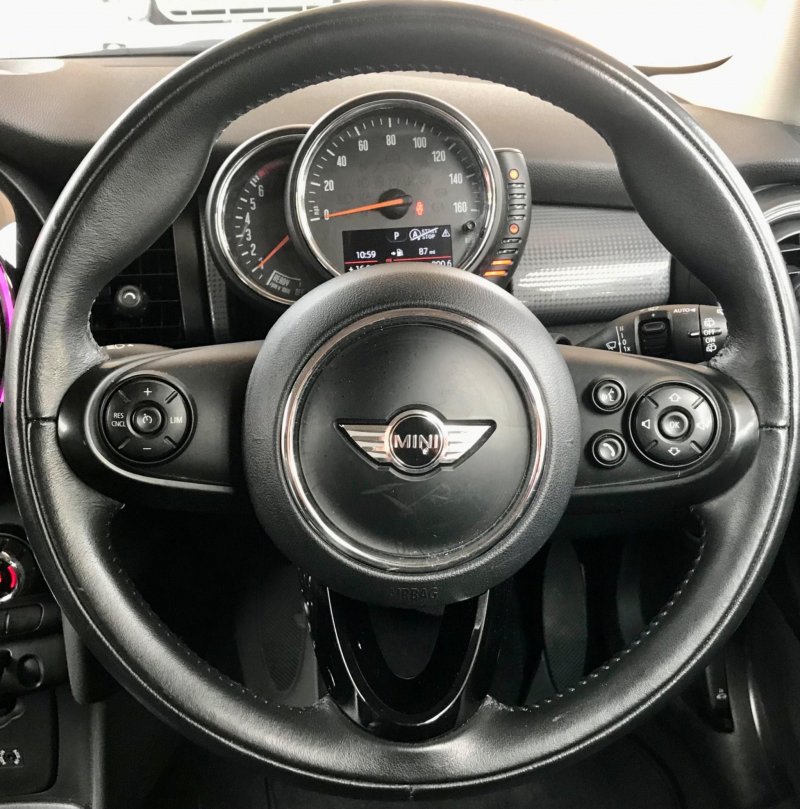 MINI HATCH
