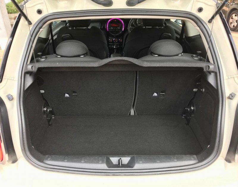 MINI HATCH