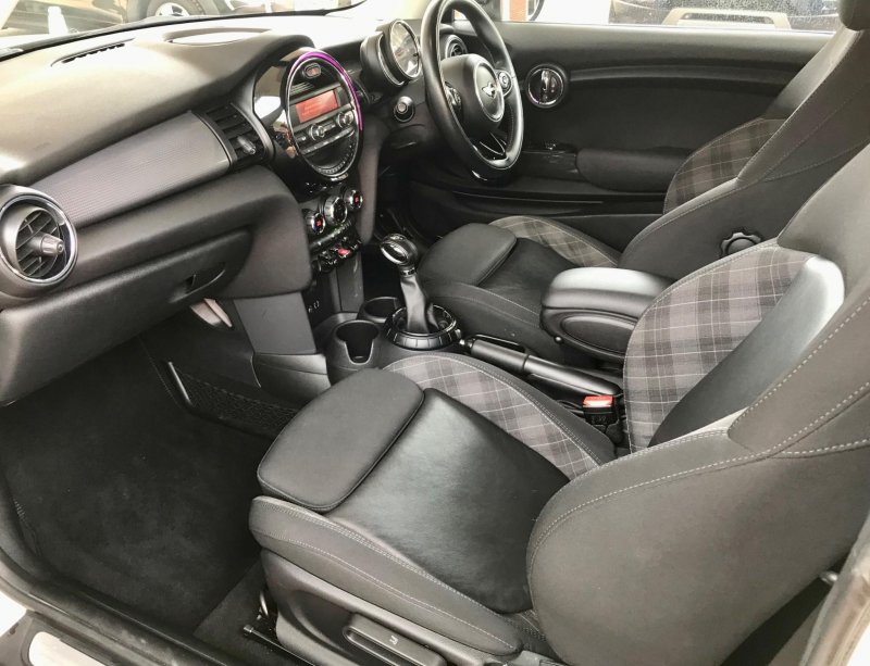 MINI HATCH