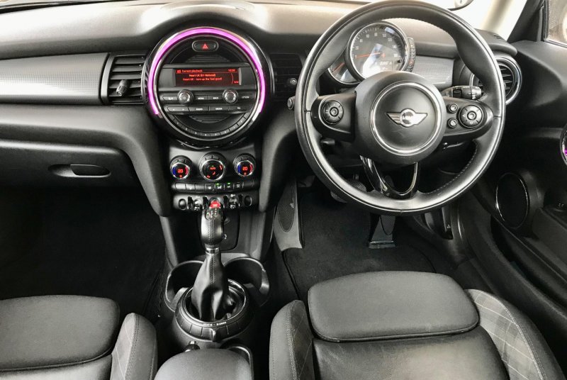MINI HATCH