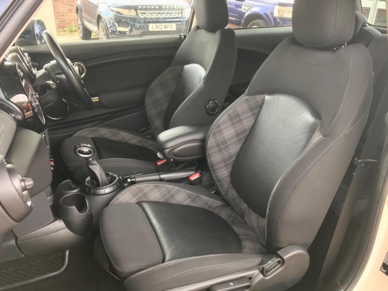 MINI HATCH