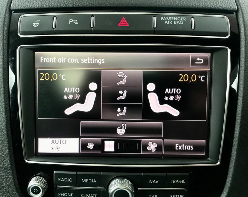 VOLKSWAGEN TOUAREG