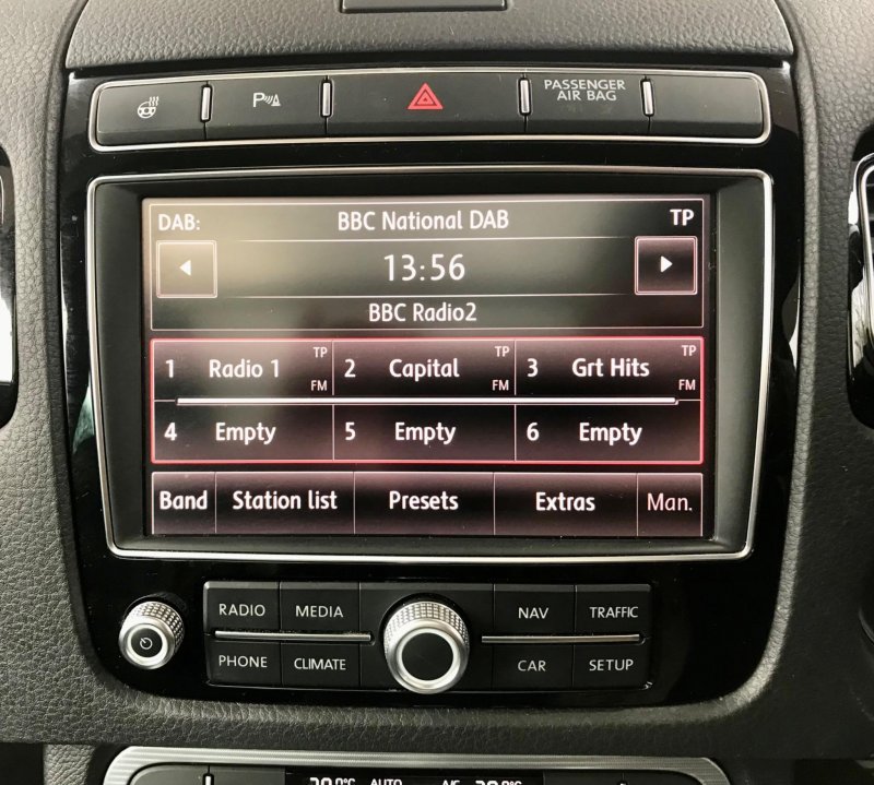 VOLKSWAGEN TOUAREG