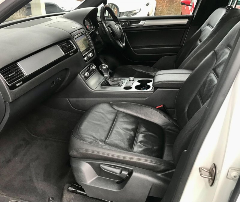 VOLKSWAGEN TOUAREG