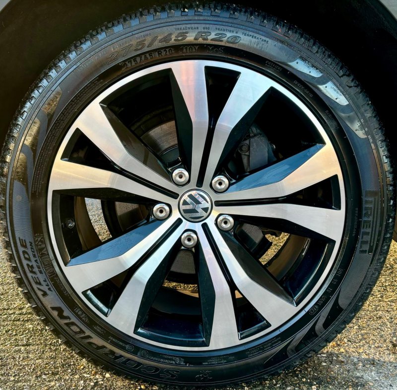 VOLKSWAGEN TOUAREG