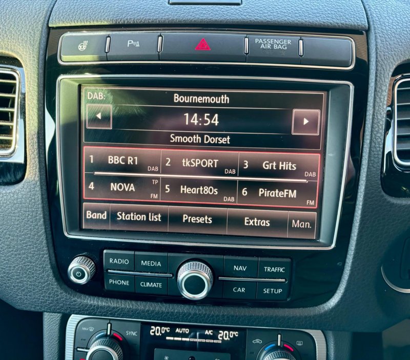 VOLKSWAGEN TOUAREG