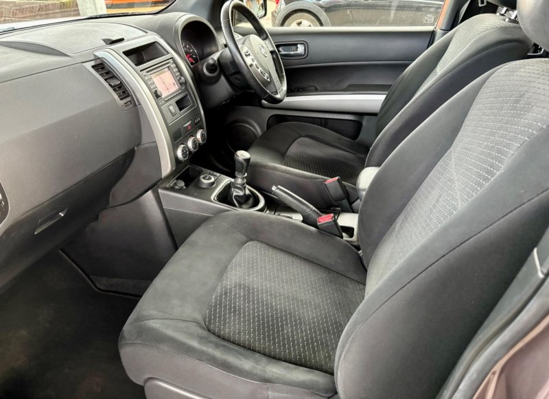 NISSAN X-TRAIL