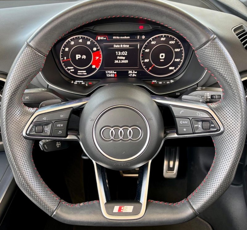 AUDI TT