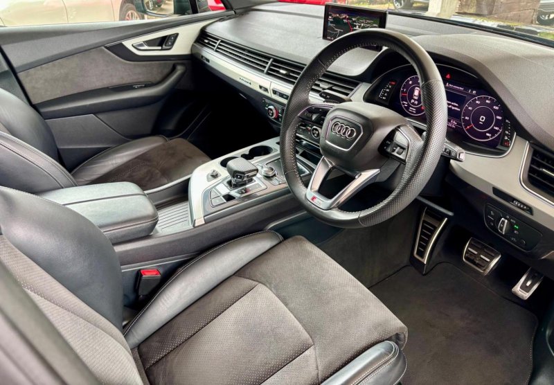 AUDI Q7