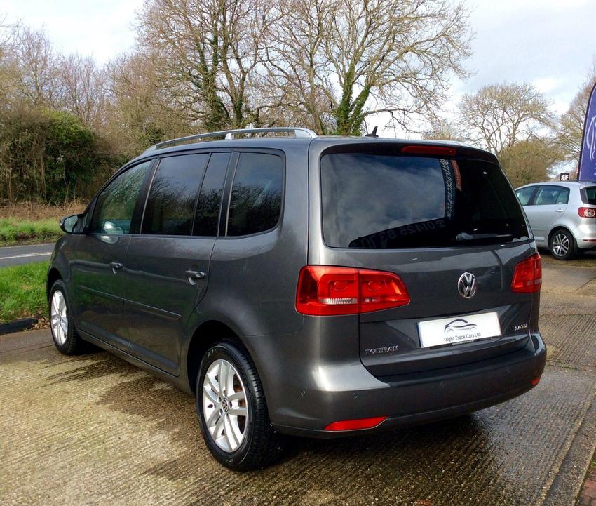 VOLKSWAGEN TOURAN