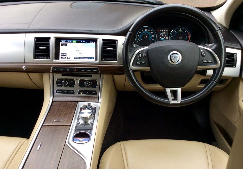 JAGUAR XF