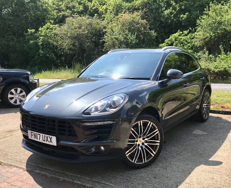 PORSCHE MACAN