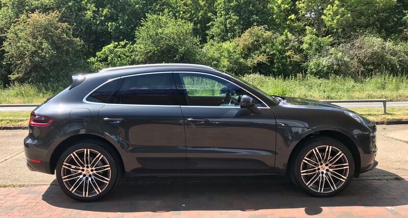 PORSCHE MACAN